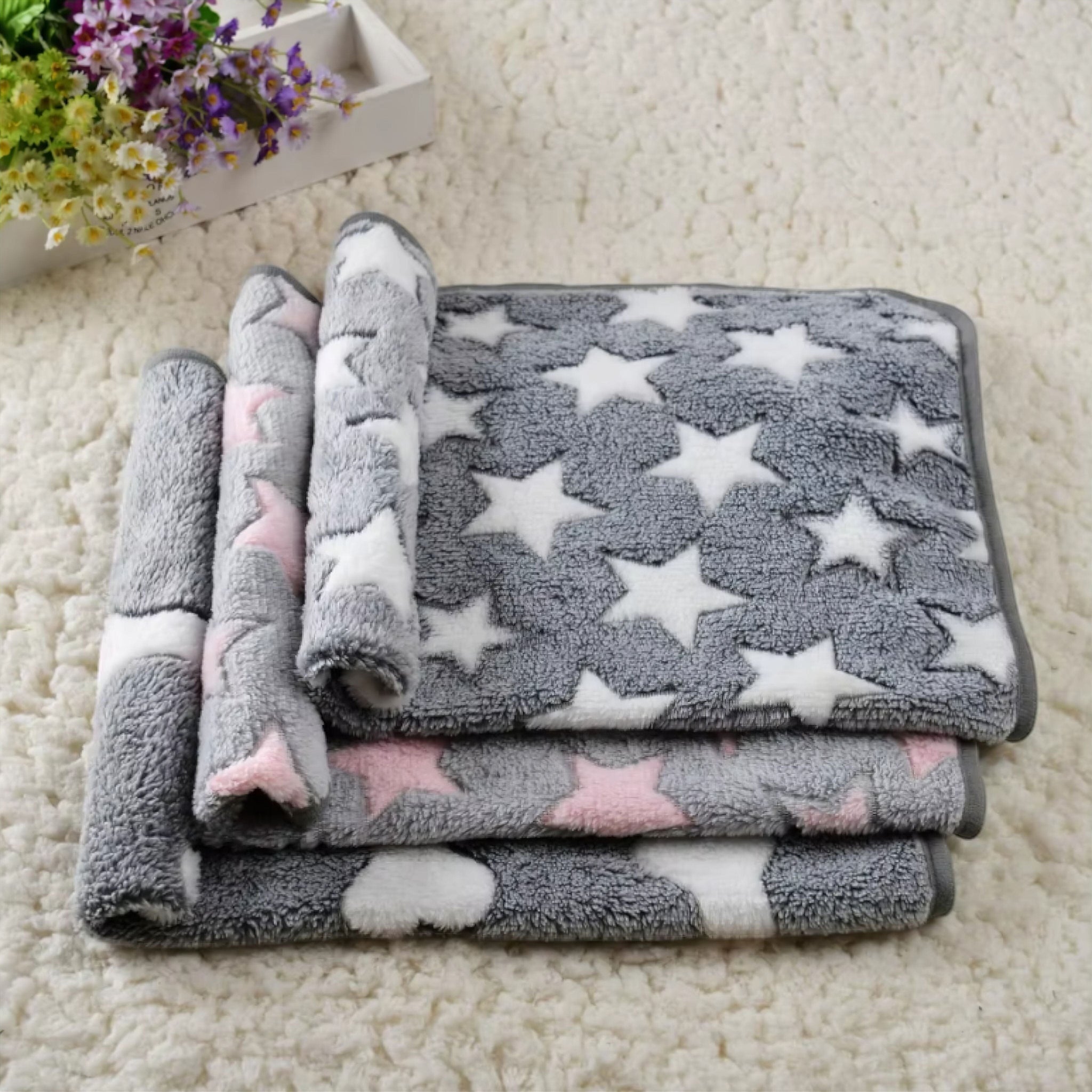 Cozy Paws Travel Blanket blan Luxe Pet Store 