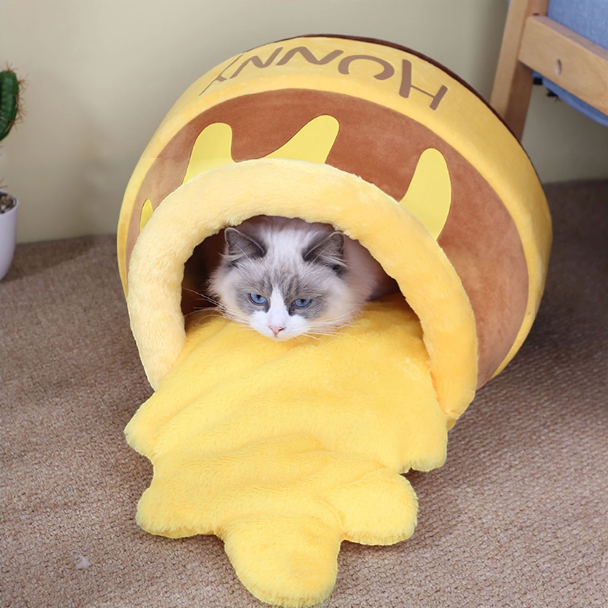 Hunny Jar Cat Bed